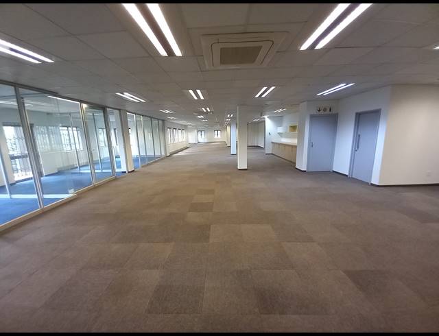 526M² OFFICE TO LET IN BRYANSTON